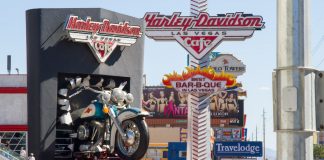 Harley Davidson er ikke kun flotte motorcykler - I Las Vegas kan man spise klassisk burger på Harley Davidson Cafe - Foto: André Stæhr